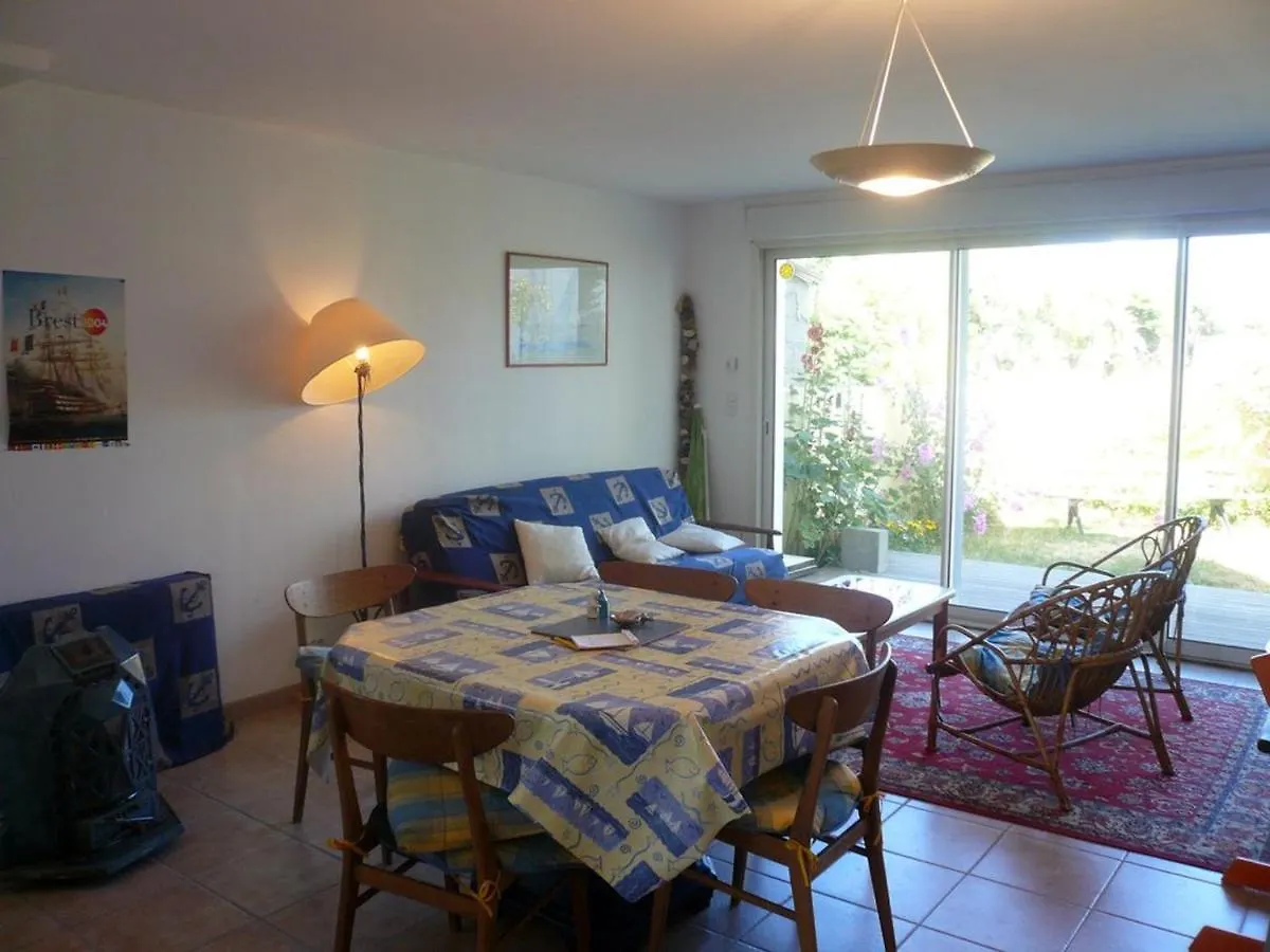 Holiday home Maison Mitoyenne 3 Ch. Avec Jardin, Terrasse Et Poele A Bois, Proche Du Port De Sauzon, Animaux Ok - Fr-1-418-160 France