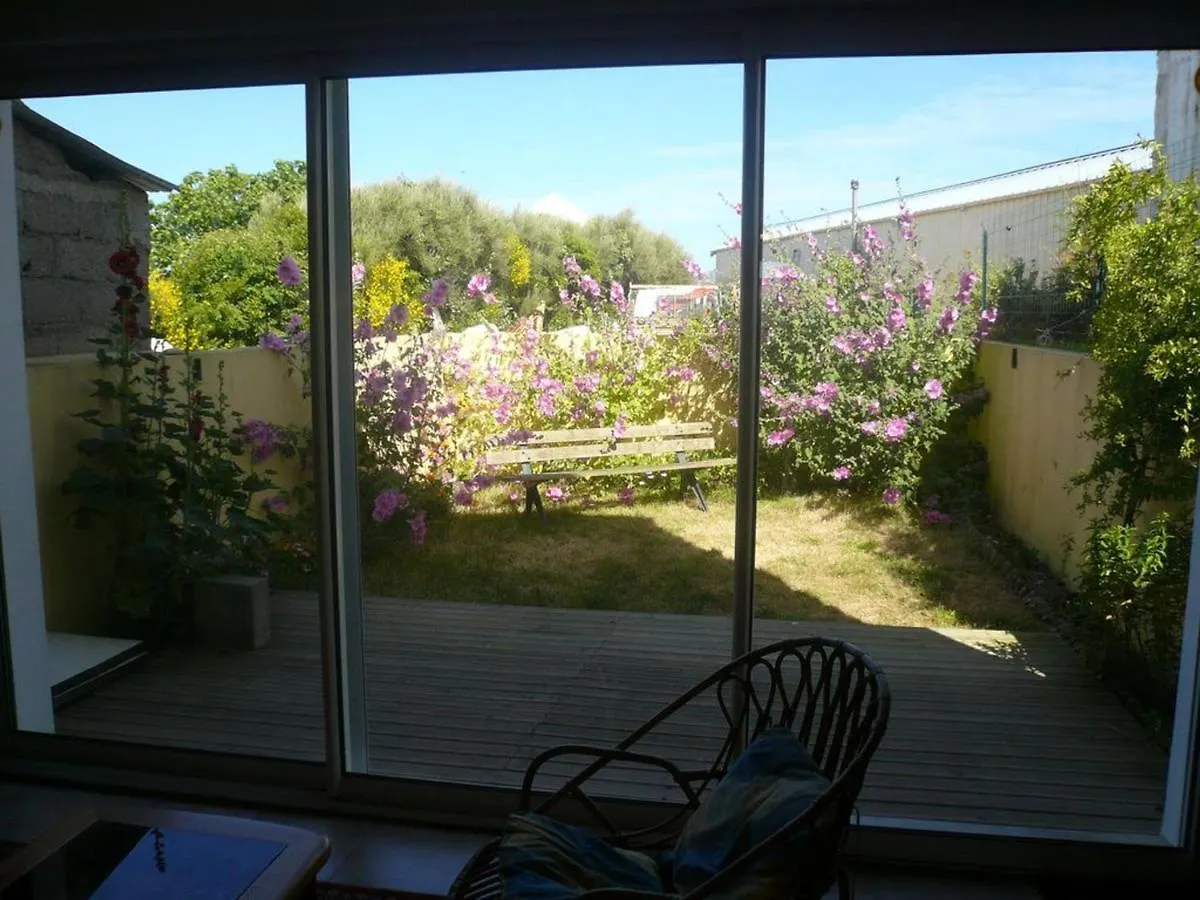 Holiday home Maison Mitoyenne 3 Ch. Avec Jardin, Terrasse Et Poele A Bois, Proche Du Port De Sauzon, Animaux Ok - Fr-1-418-160